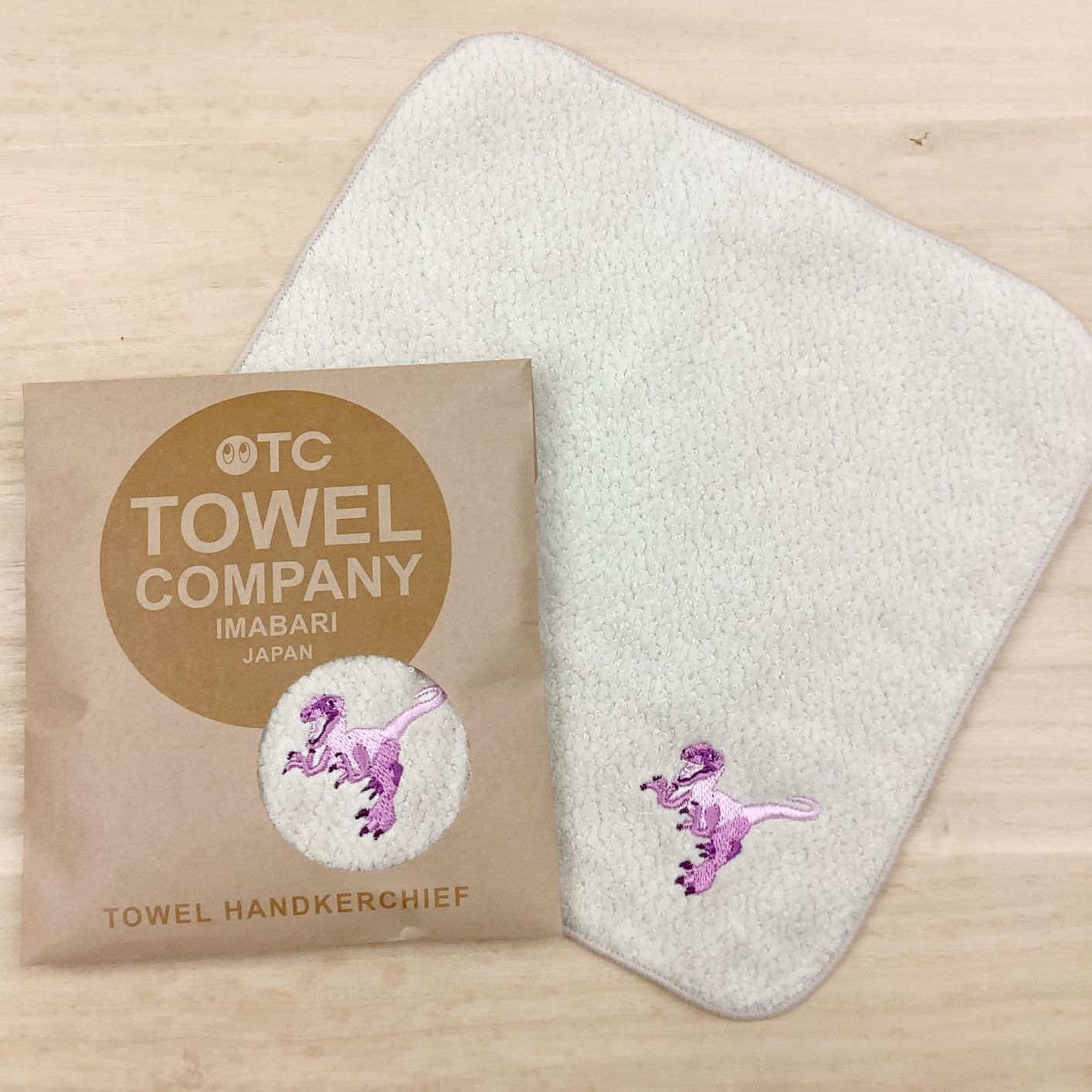 【人気の今治タオル（日本製）に恐竜の刺繍が入った！タオルハンカチ 恐竜ワールド】ヴェラキロプトル