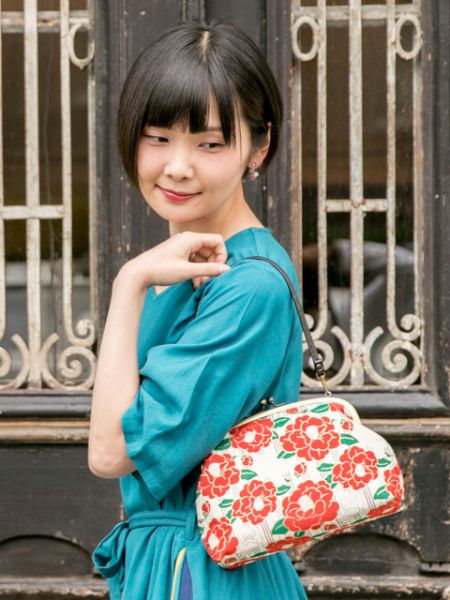 【ご紹介します！信頼の日本製！ブランド『カヤ』の華やかな鞄！縞椿 がま口ハンドバッグ 】キナリ
