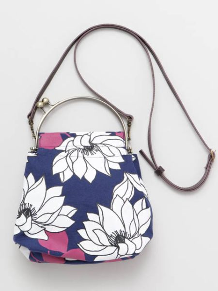 【ご紹介します！ブランド『カヤ』の華やかな鞄！蓮の花がま口ショルダーバッグ】BLUE