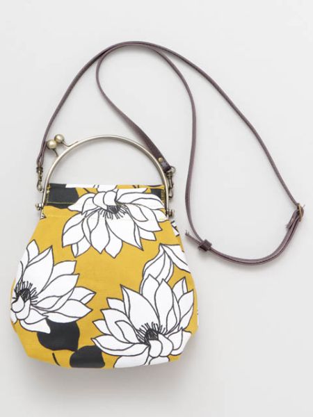【ご紹介します！ブランド『カヤ』の華やかな鞄！蓮の花がま口ショルダーバッグ】YELLOW