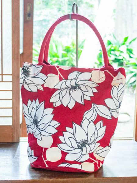 【ご紹介します！ブランド『カヤ』の華やかな鞄！蓮の花樽型トートバッグ】RED