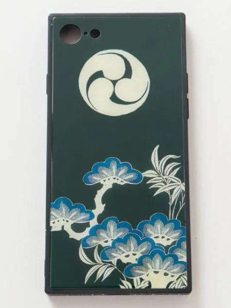 【神社で祈祷して頂いた御守りシール付！iPhone8/7兼用ガラス製スマホケース 携帯守護衣】三つ巴