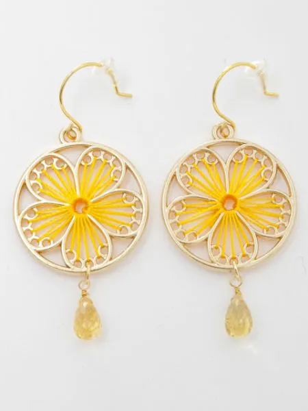 【ご紹介します！お顔周りの印象が華やぐ可憐な大輪花ピアス】CITRINE