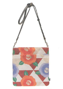 【ご紹介します！安心の日本製！彩りが美しい帆布製のバッグ！縦長ショルダー】鱗椿　赤