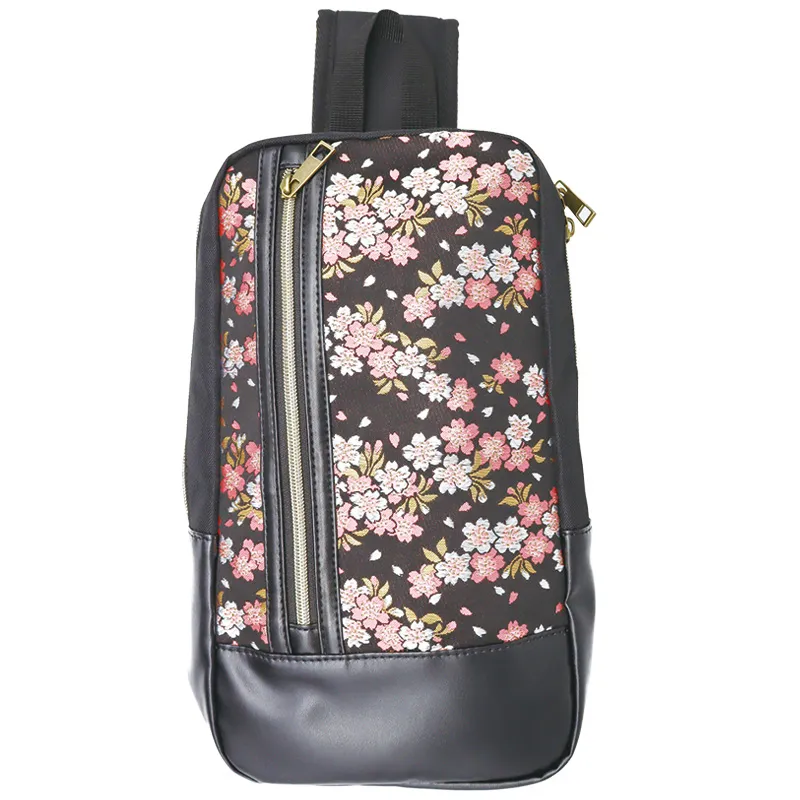 【新登場！伝統的な金襴生地！使いやすくて個性的！】金襴ボディバッグ 桜