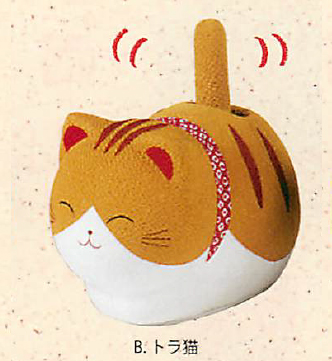 【ご紹介します！安心の日本製！ほっこりかわいい！ゆらゆらソーラー　座り猫（３色）】b.トラ猫