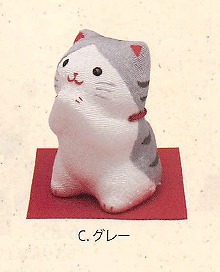 【ご紹介します！信頼の日本製！ほっこりかわいい！　ちりめん　おねだりねこ(3種)】C.グレー