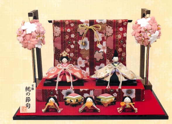 【ご紹介します！安心の日本製！ふっくらとしたボリュームのお花の薬玉飾りが目を引く！花玉段雛飾り】