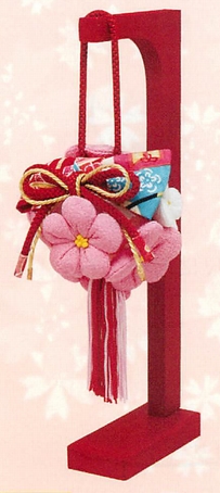 【新登場！安心の日本製！桃の節句を祝う！魔除け・厄除け、長寿をもたらす花飾り！桃の花毯（飾り台付）】