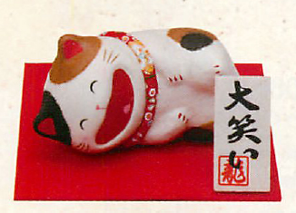 【新登場！日本製です！思わず笑顔になる大笑い猫！　ちぎり和紙大笑い猫(横寝)(3種)】三毛