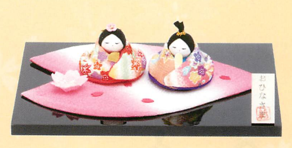 【ご紹介します！安心の日本製！桃の節句を祝う！花びらの敷物が素敵なかわいいお雛様】花びら 雛