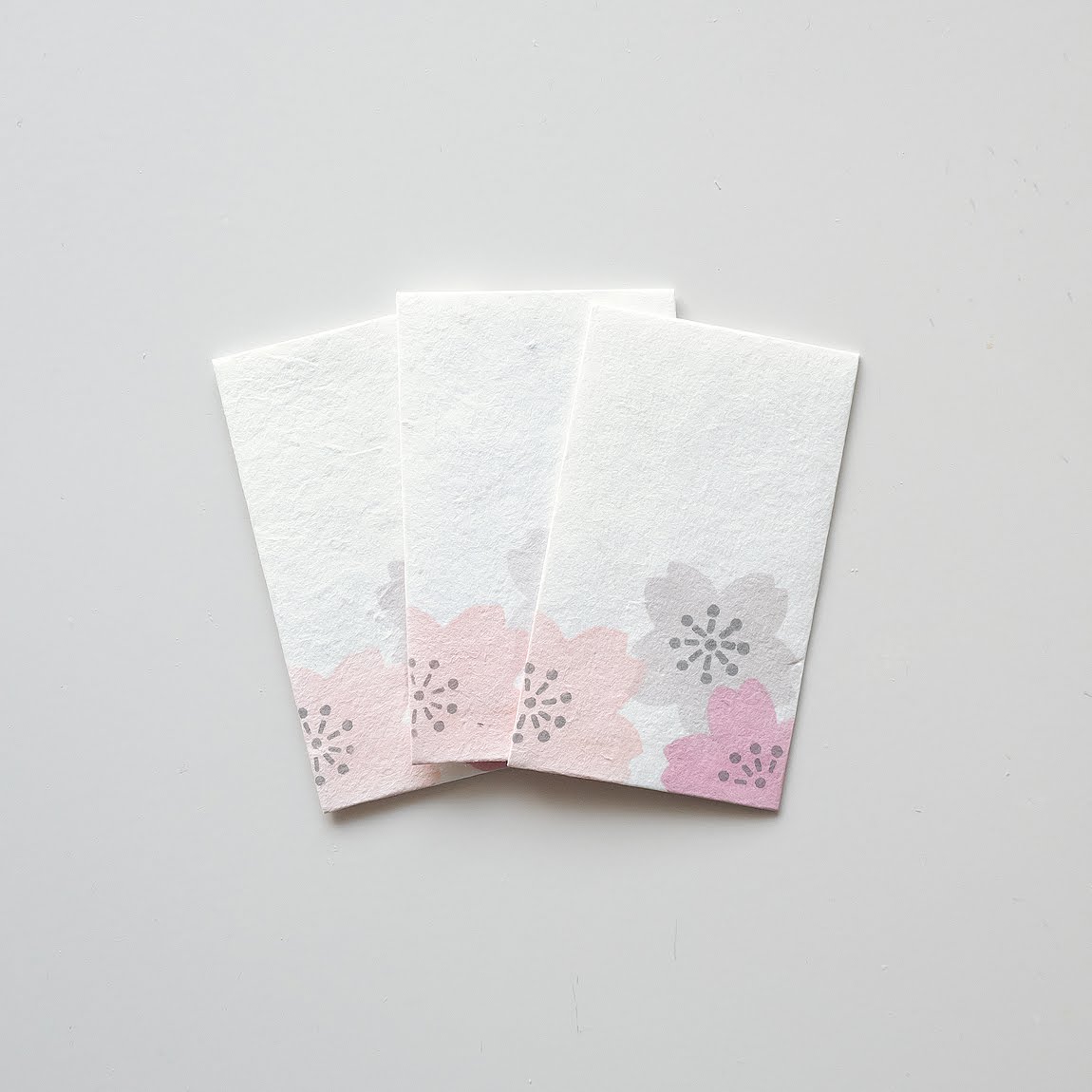 【新登場！伝統技法、型染めで一色ずつ職人が手摺りで製作しました！】手摺り型染めぽち袋 淡桜