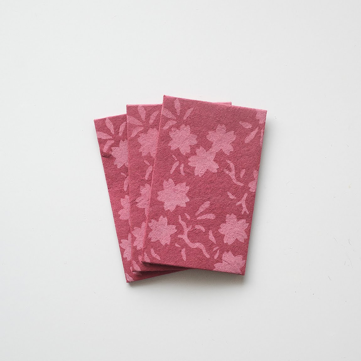 【新登場！伝統技法、型染めで一色ずつ職人が手摺りで製作しました！】手摺り型染め古典柄ぽち袋 桜
