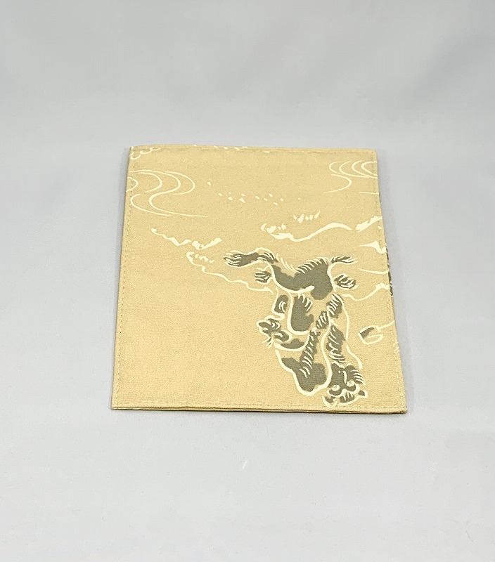 【ご紹介します！安心の日本製！正絹100％×日本の伝統美！】京友禅チーフマスクケース 鳥獣戯画 ベージュ