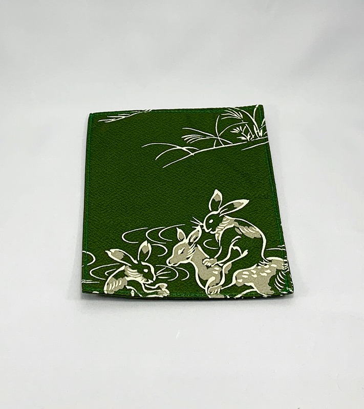 【ご紹介します！安心の日本製！正絹100％×日本の伝統美！】京友禅チーフマスクケース 鳥獣戯画 深緑