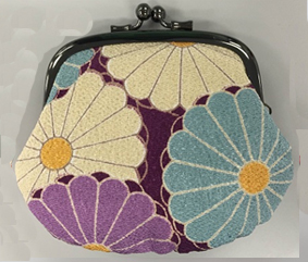 【ご紹介します！安心の日本製！和KOMONO 小紋工房 花柄が華やかな！3.2寸がま口財布】菊友禅　紫