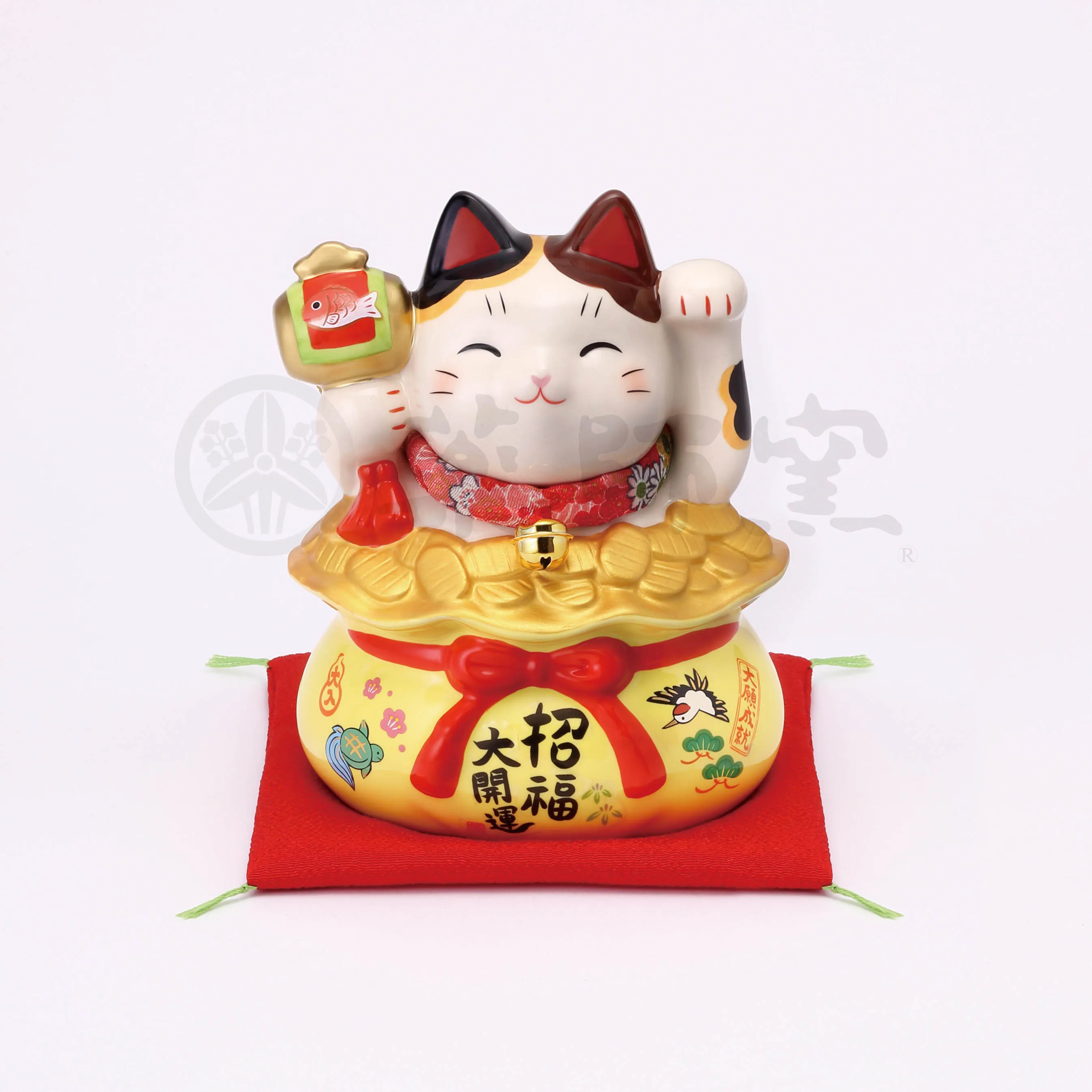 【新発売！やきものの街、瀬戸市発祥のブランド！薬師窯！】招福大開運宝招き猫(ちりめん首輪付)