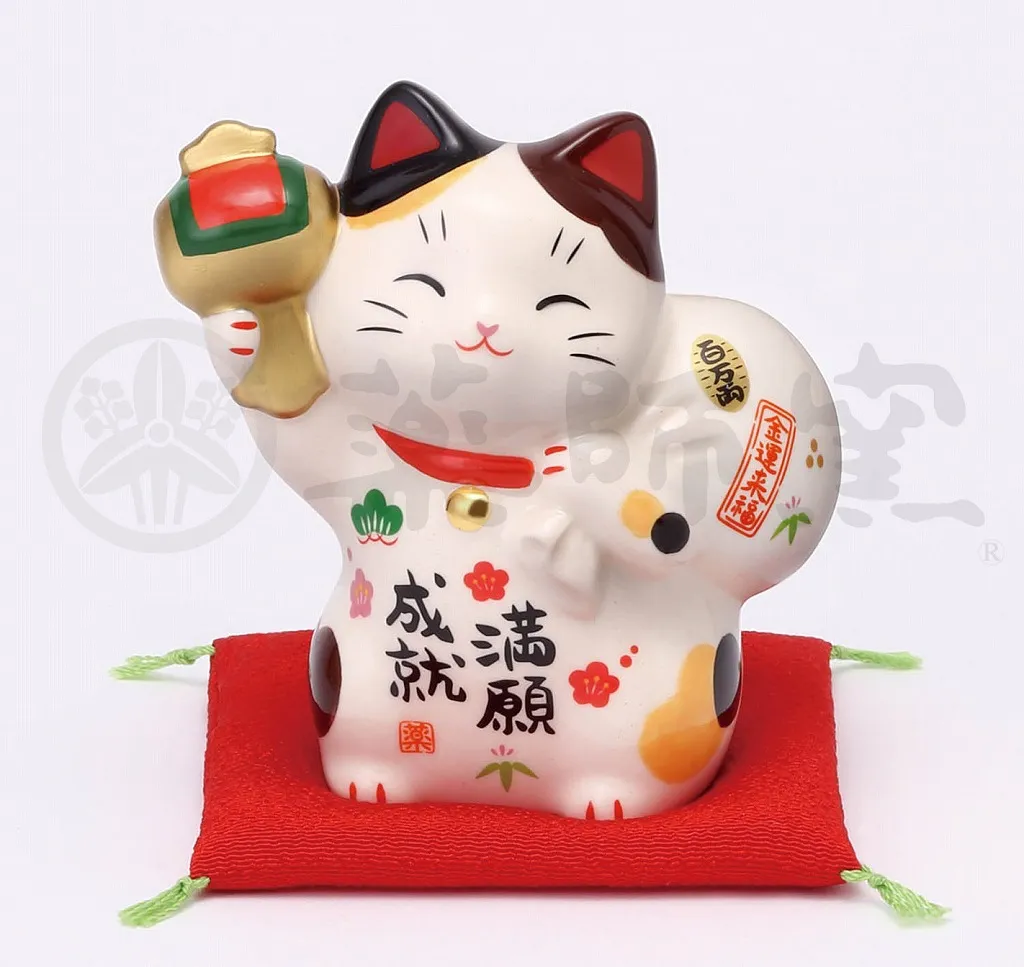 【新発売！やきものの街、瀬戸市発祥のブランド！薬師窯！】満願成就招き猫(宝袋持ち)