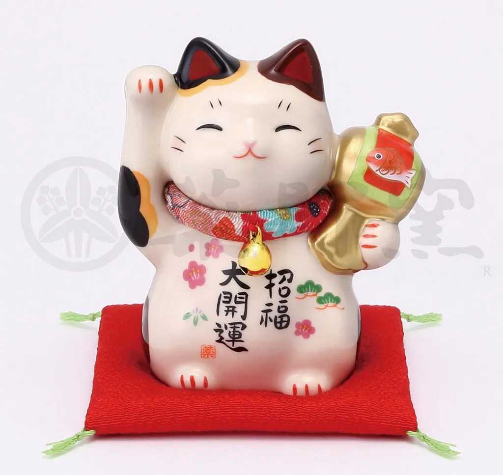 【新発売！やきものの街、瀬戸市発祥のブランド！薬師窯！】招福大開運招き猫(ちりめん首輪付･2.5号)