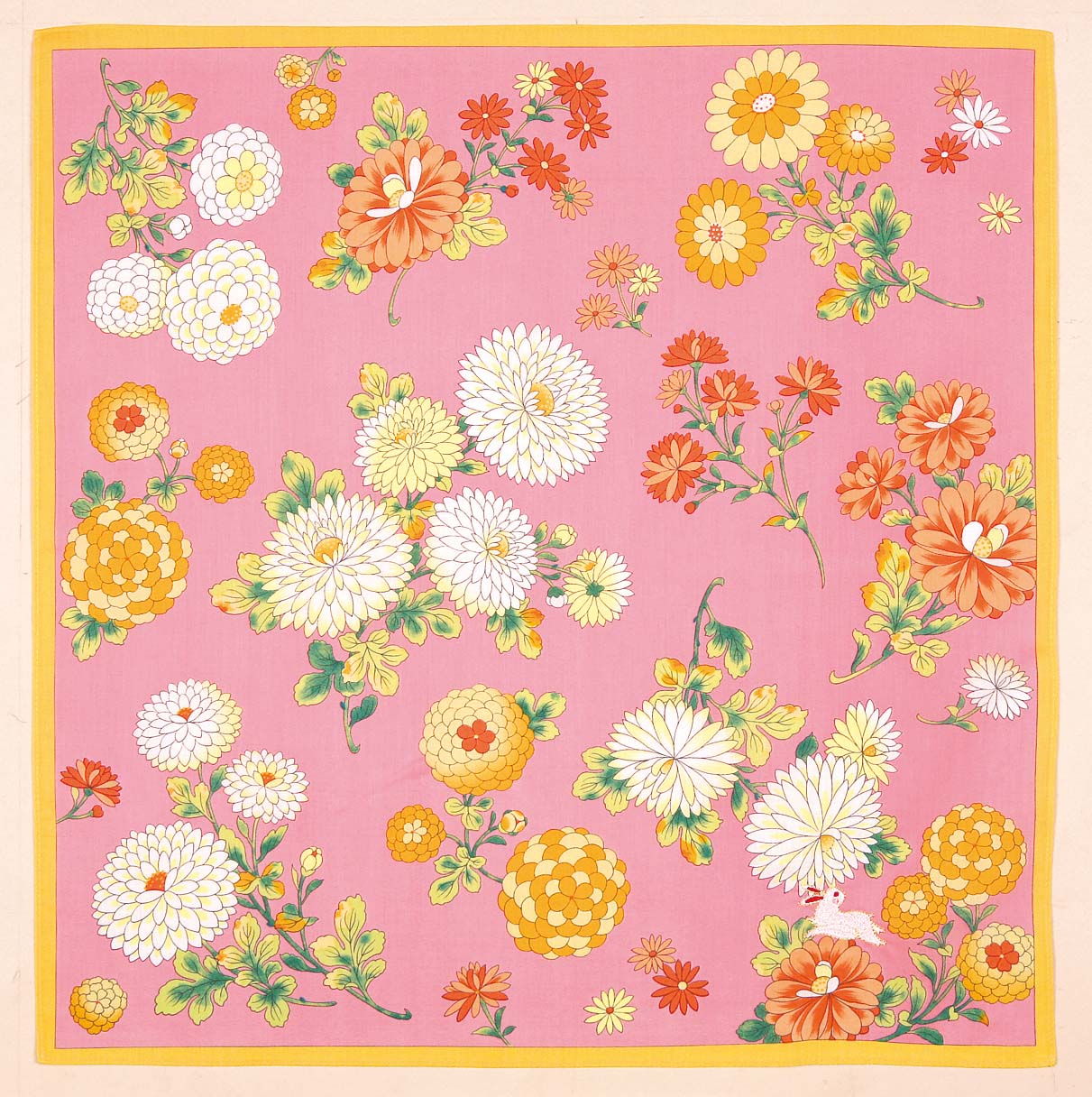 【ご紹介します！安心の日本製！花柄が美しい！en.gawa. 刺繍ハンカチ】菊　ピンク